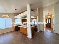 Building Photo - Rare 4 bedroom 2 bath rental in Pine Meadow Estates King City!