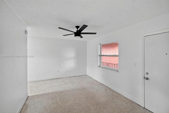 Building Photo - 458 SW 9th St