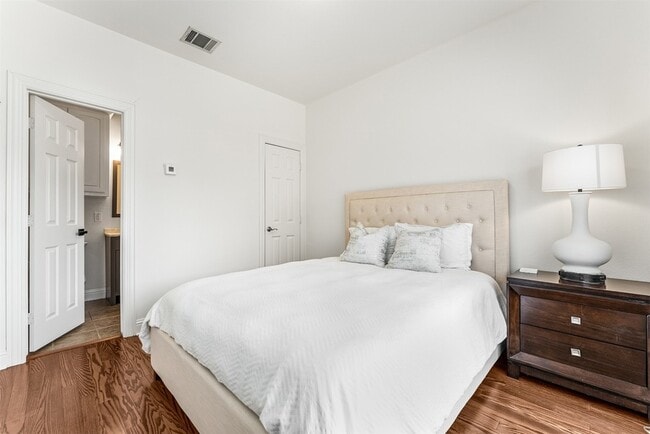 Building Photo - 5803 Hudson St