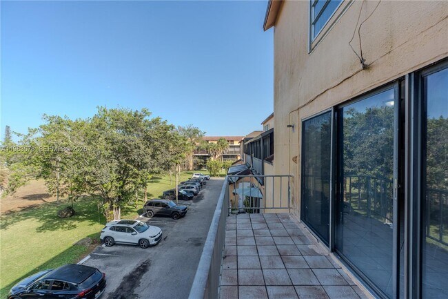 Building Photo - 430 Commodore Dr