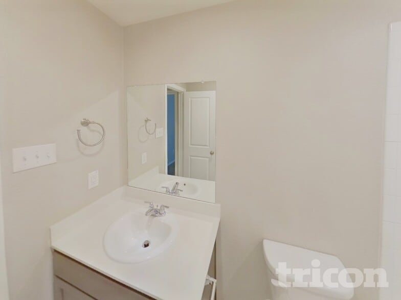 Building Photo - 1709 Princeton Ave