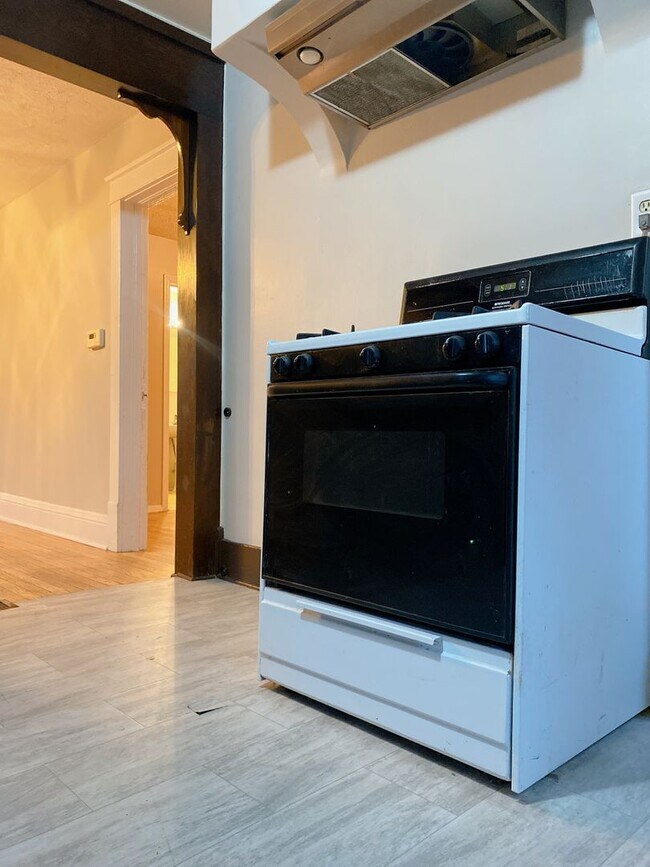 Building Photo - Benson 2 bed 2 bath with 2 additional non ...