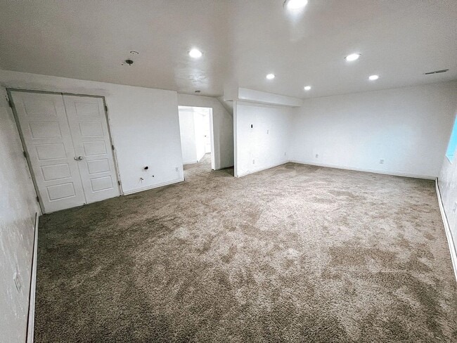 Building Photo - 7535 N Cottage Ln