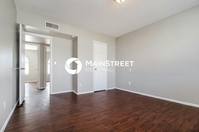 Building Photo - 3 Bedroom Pet-Friendly Home in Glendale, AZ with Main Street Renewal