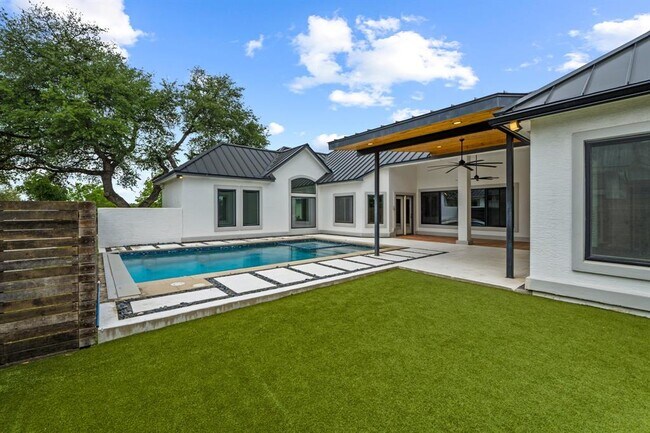 Building Photo - 9309 Bluegrass Dr