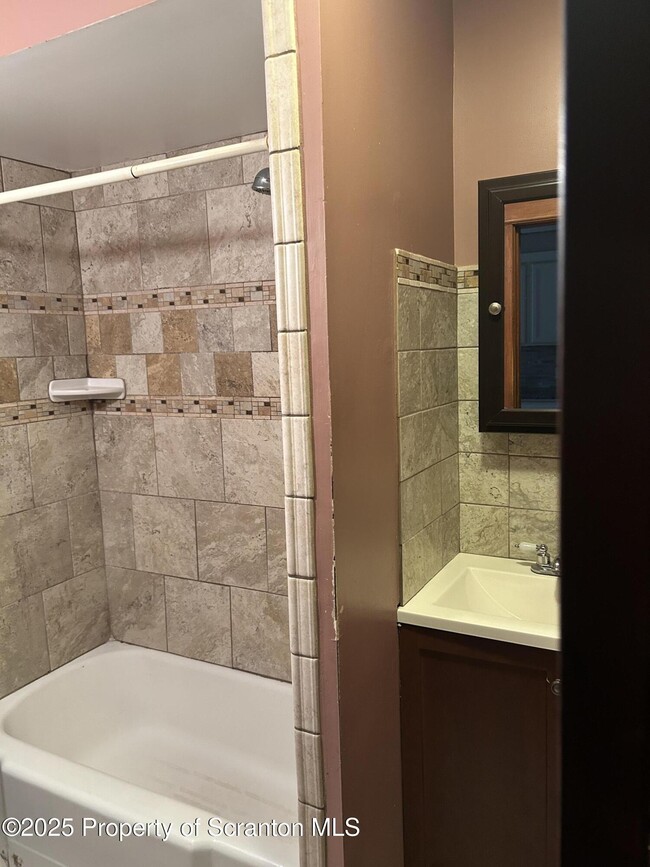 Building Photo - 510 Moltke Ave