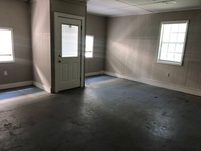 Building Photo - Charming Georgia Retreat: Spacious 3BD/2BA...