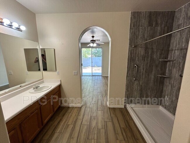 Building Photo - 12407 N 149th Dr