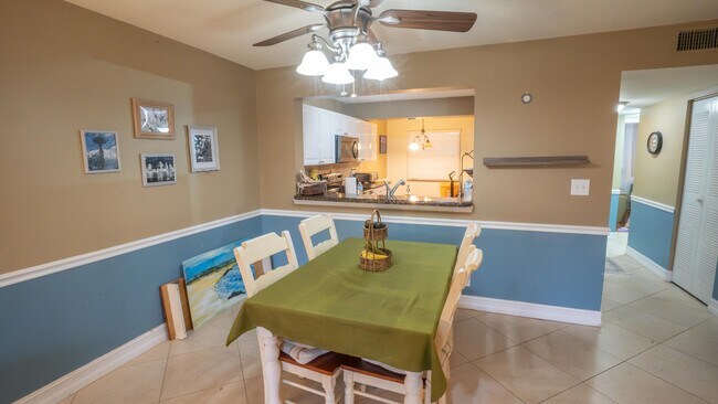 Building Photo - 2015 Coral Ridge Dr