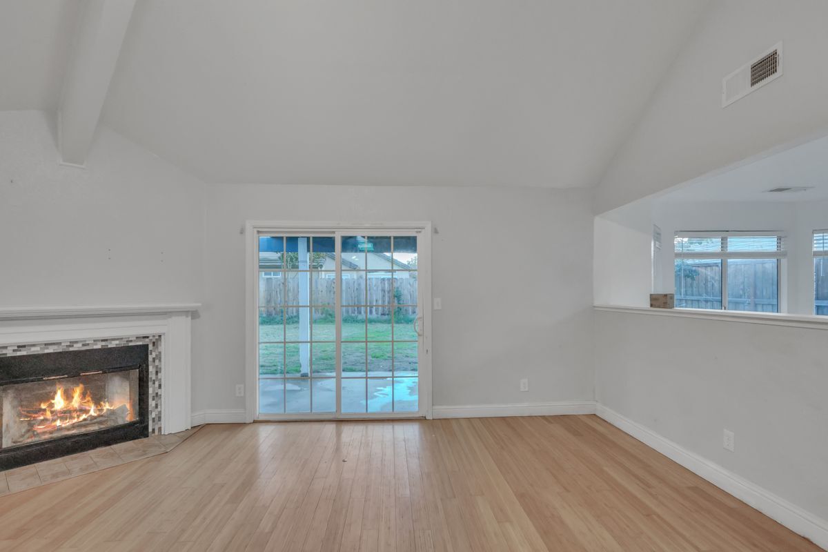 Building Photo - 940 Collegeview Dr