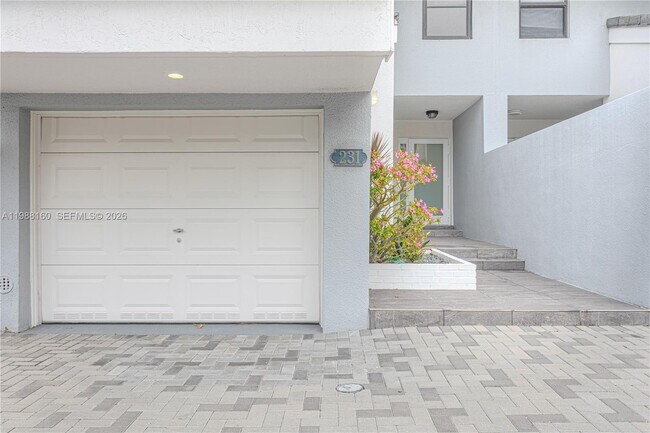 Building Photo - 231 Poinciana Island Dr