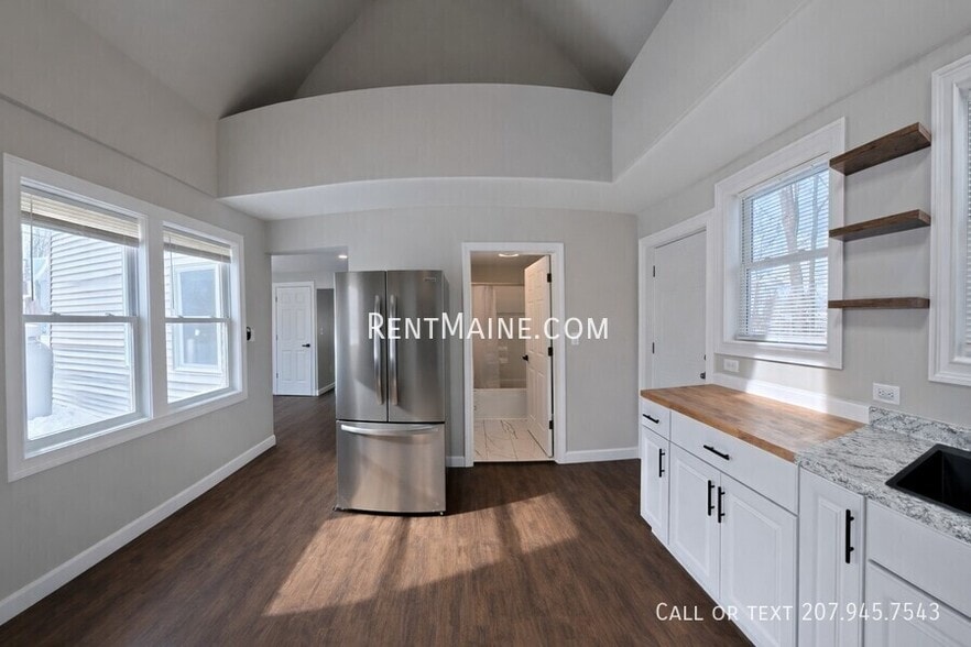 Building Photo - 6 Cram St