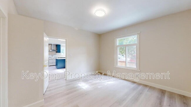 Building Photo - 976 Masson Ave