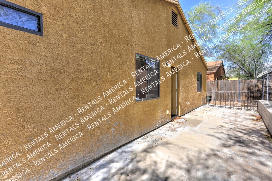 Building Photo - 441 E Geronimo Bluff Loop