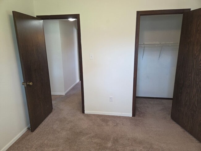 Building Photo - 306 W Southampton Dr