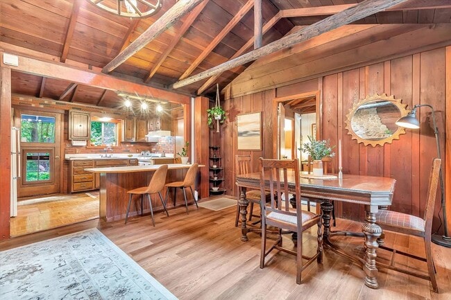 Building Photo - Picturesque Mountain retreat just 21 miles...