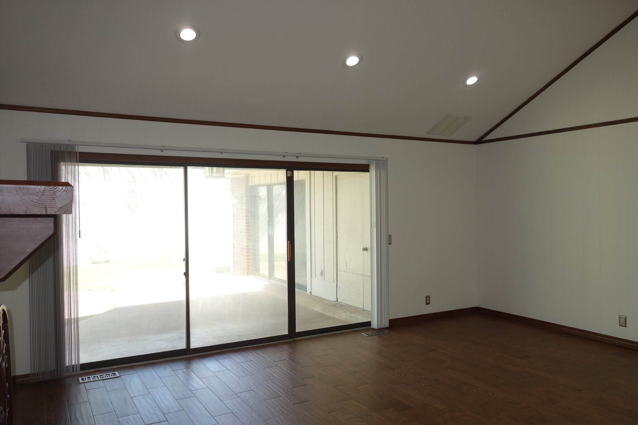 Building Photo - 7108 S Indianapolis Ave