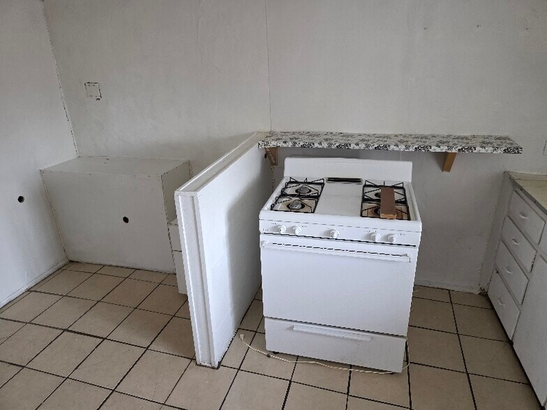 Building Photo - 1711 1/2 Agua Fria St