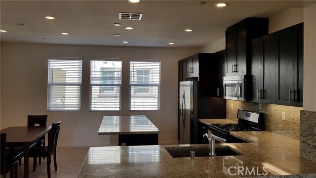 Building Photo - 908 N Acacia Ct