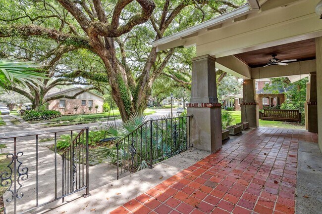 Building Photo - HISTORIC COTTAGE IN THE HEART OF MIDTOWN