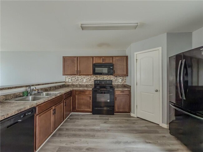 Building Photo - 340 Arthurs Ln