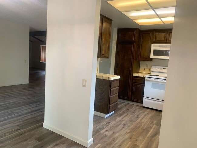 Building Photo - Large one story 4 bedroom home in Orangevale