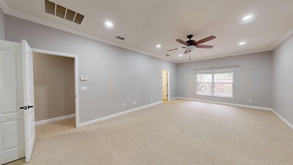 Building Photo - 5108 Legacy Oaks Dr