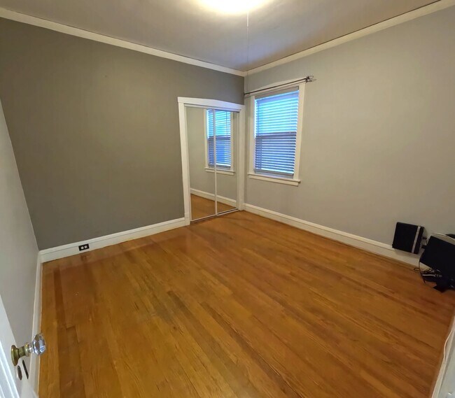 Building Photo - Exceptional single-family near UIC-DePaul ...