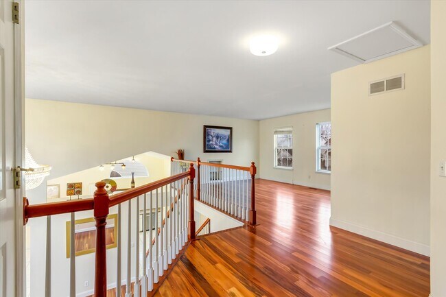 Building Photo - 627 Fox Hill Estates Dr