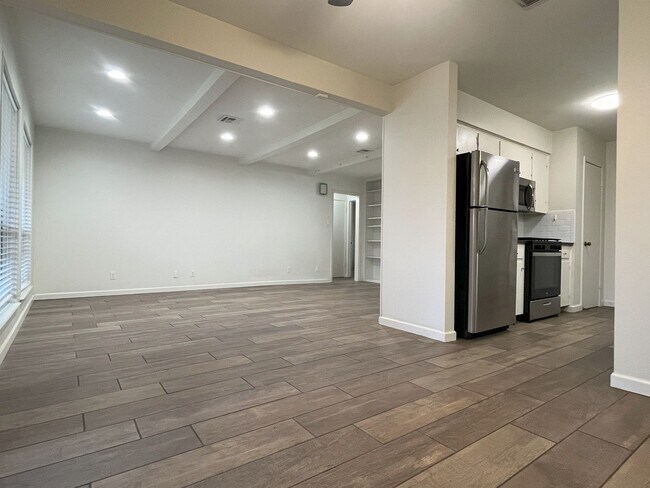 Building Photo - 2/2 WITH TWO Car Garage in GREAT Location