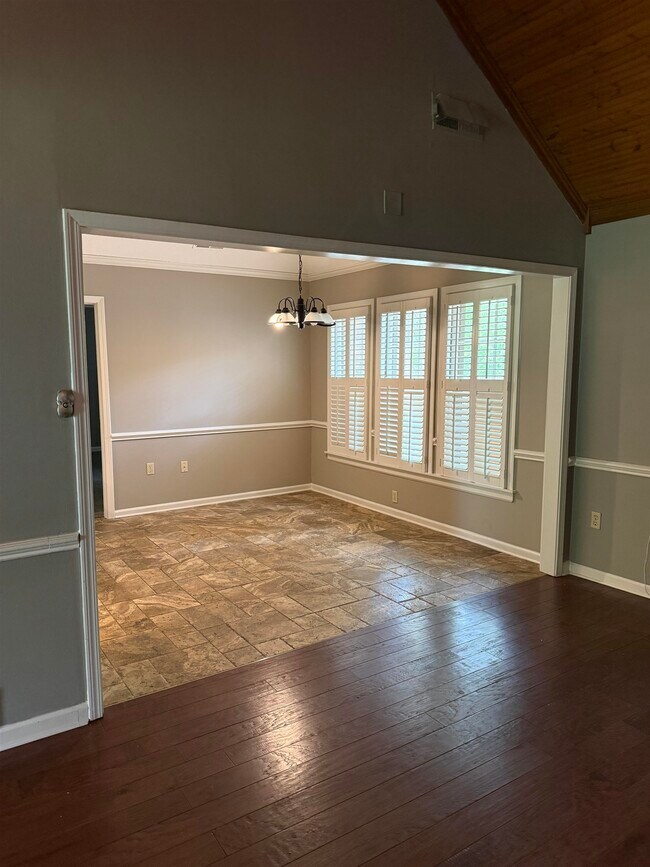 Building Photo - 2805 Morning Woods Dr