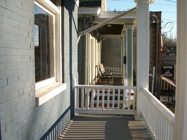 Building Photo - 3148 Linwood Ave