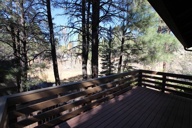 Building Photo - 3 Bed, 2 Bath Cabin Home with Fenced Backy...