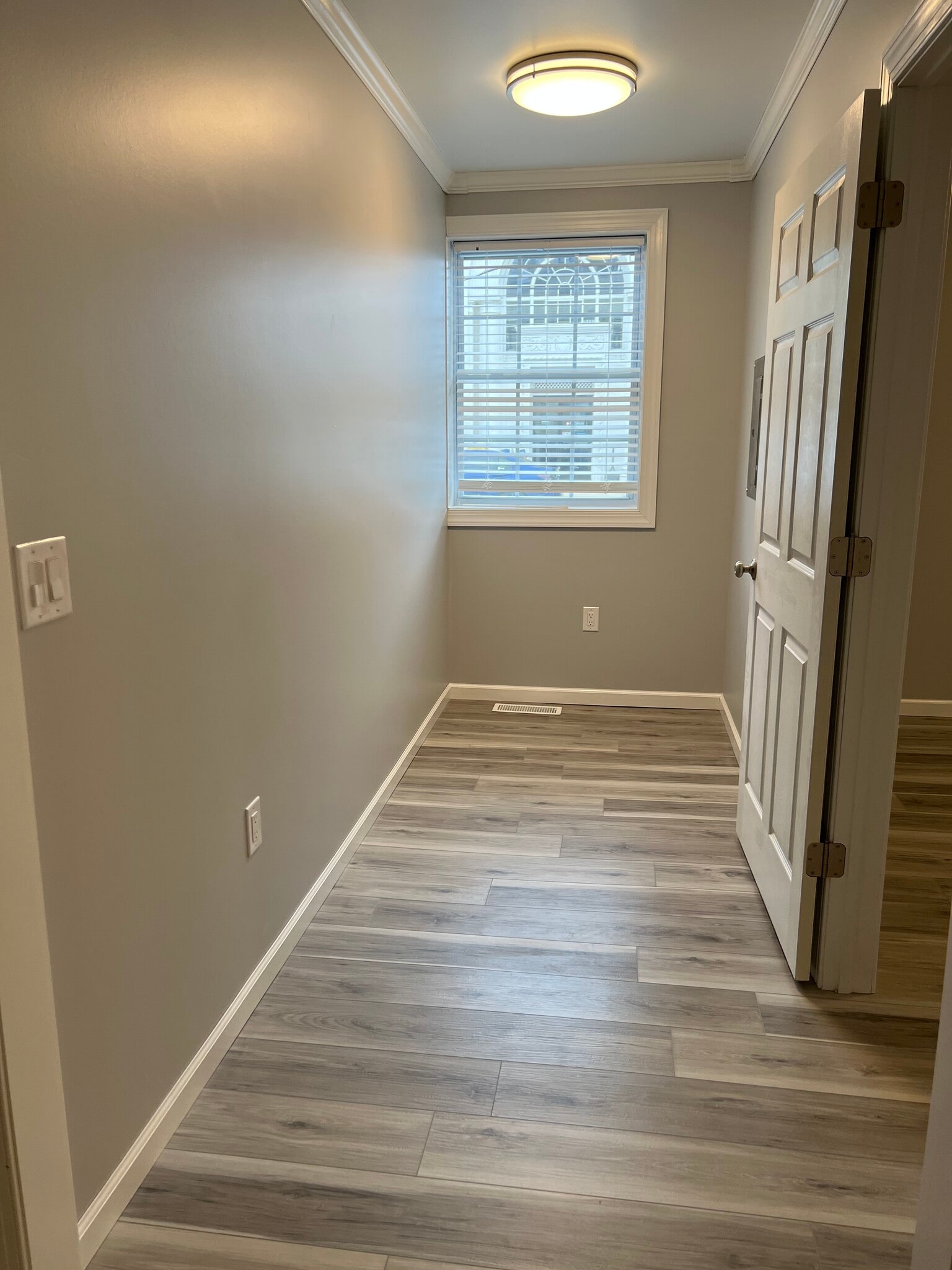 Building Photo - 324 Front St