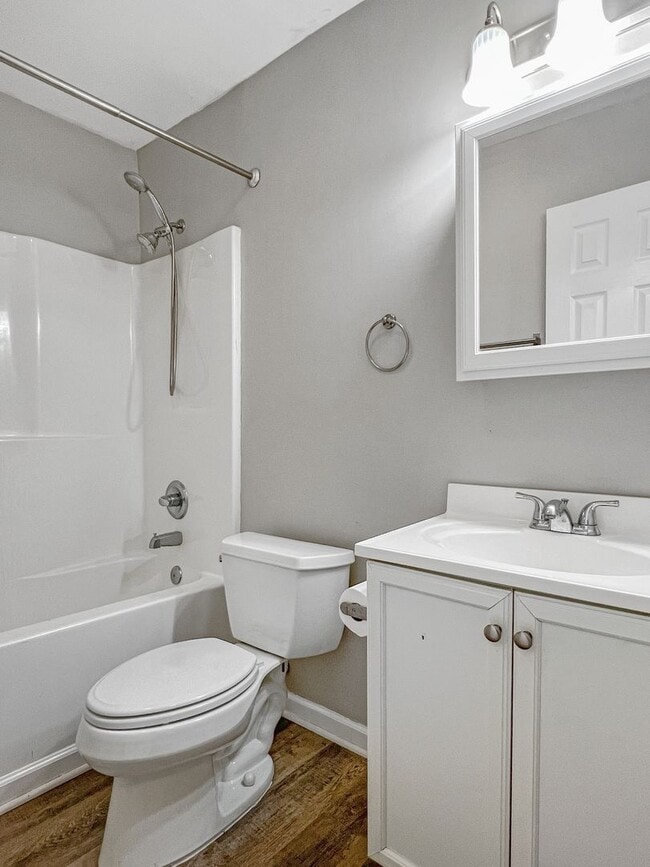 Building Photo - Charming 3 Bed, 2 Bath Home Minutes From B...