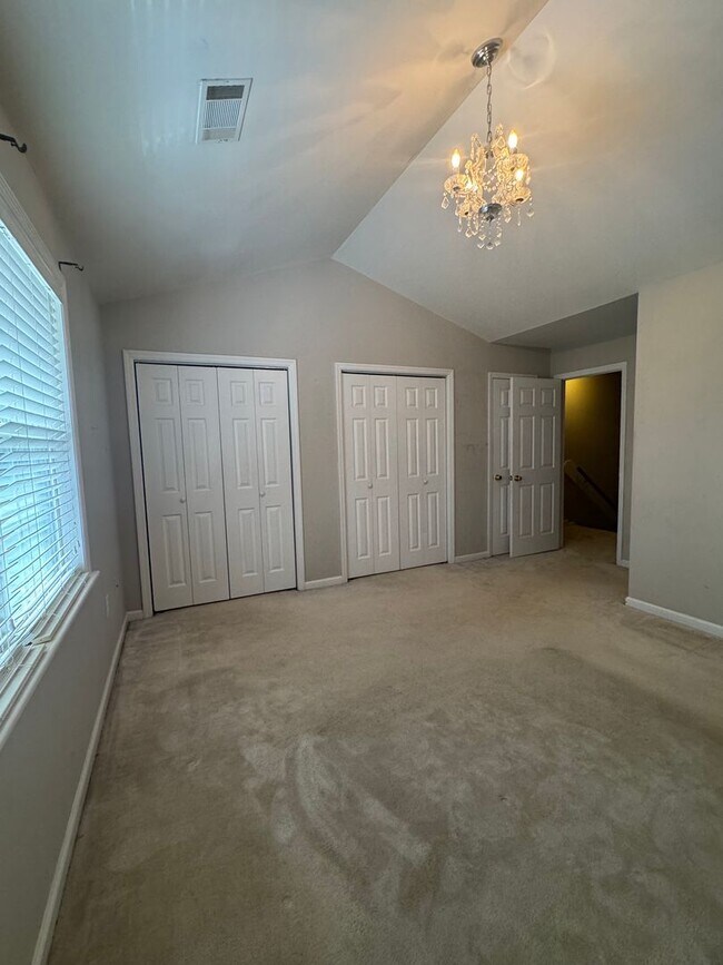 Building Photo - 320 Logmont Trace