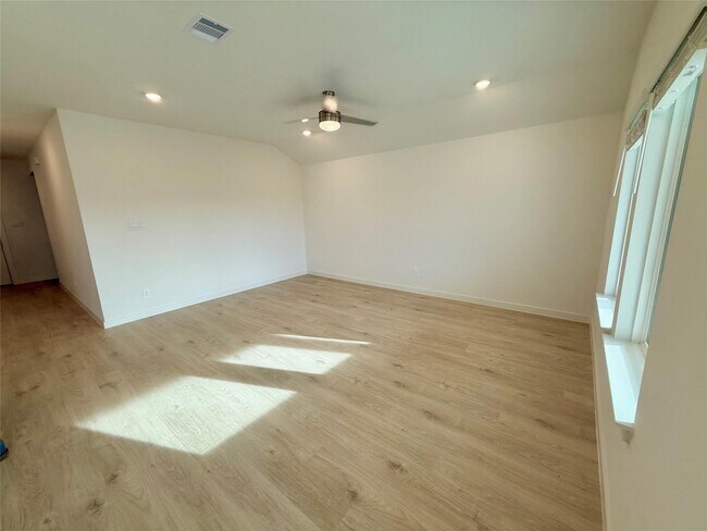 Building Photo - 30751 Wicklow Gdns Dr