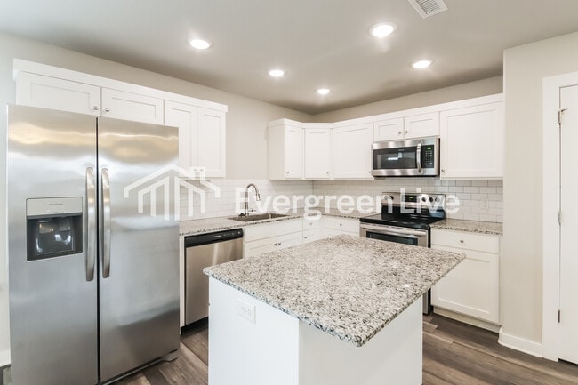 Building Photo - 428 N Wyandotte St