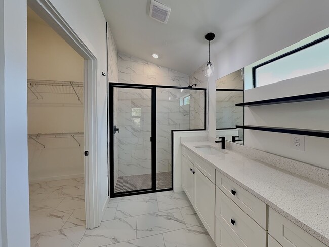 Building Photo - 1217 Clayton Ave