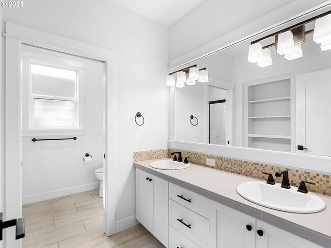 Building Photo - 9010 SW Inez St