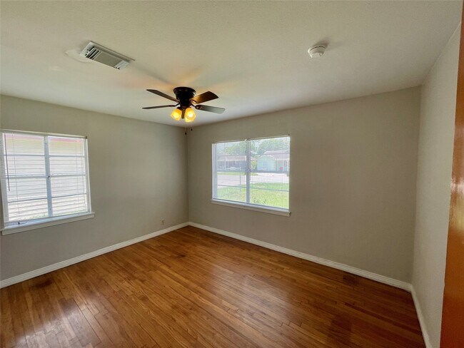 Building Photo - 617 Fostoria Ln
