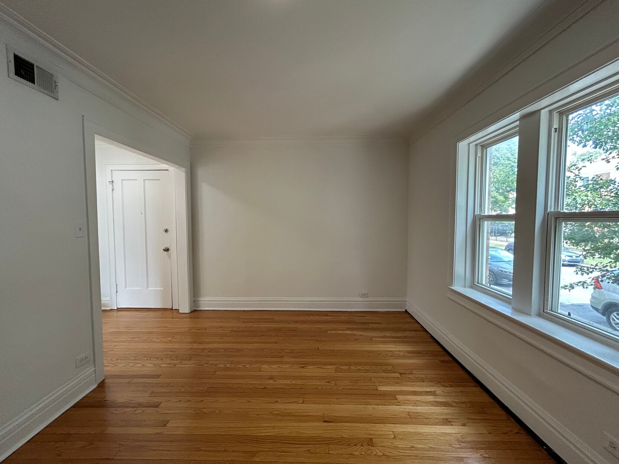 Building Photo - 3018 N Karlov Ave