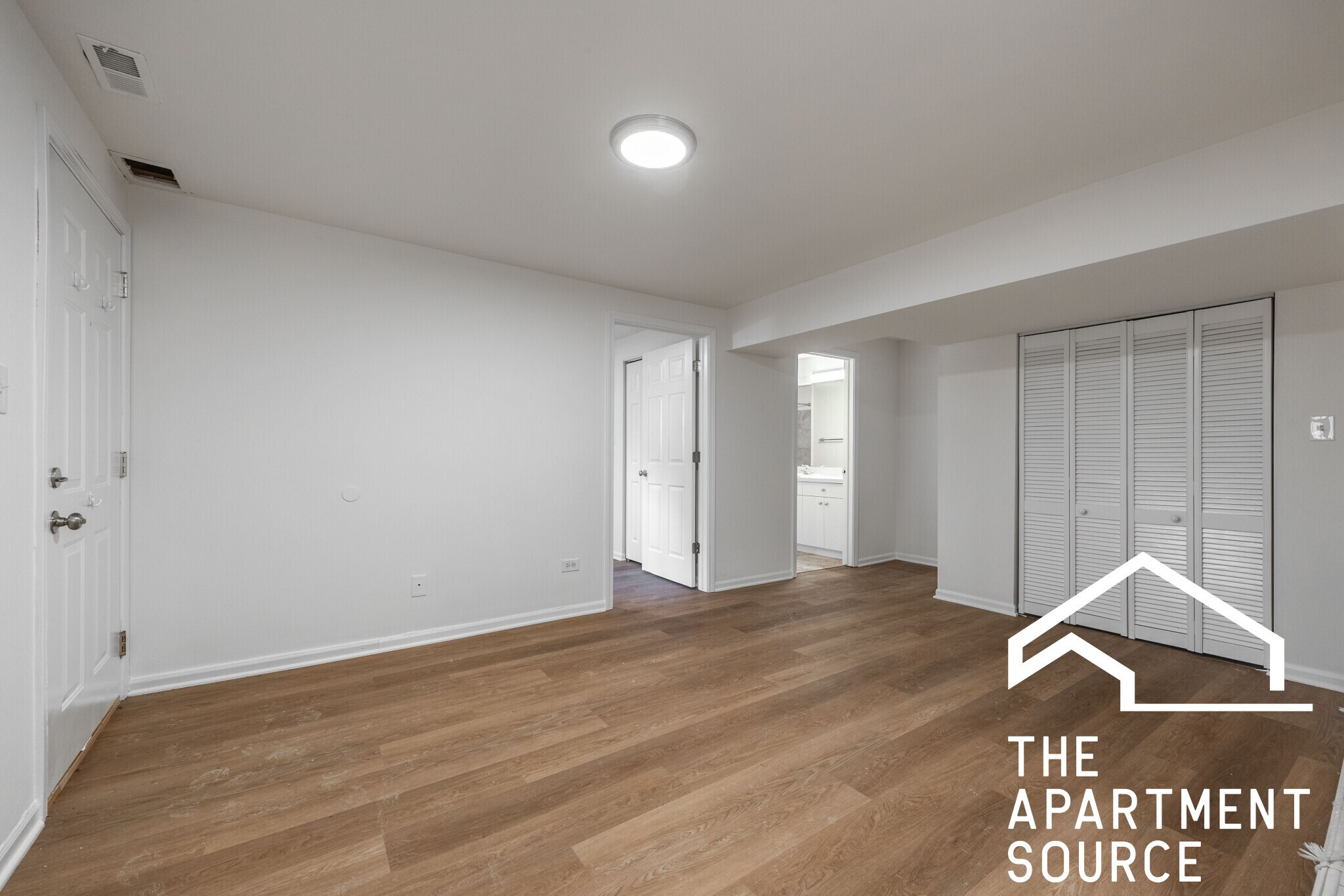 Building Photo - 1260 N Greenview Ave