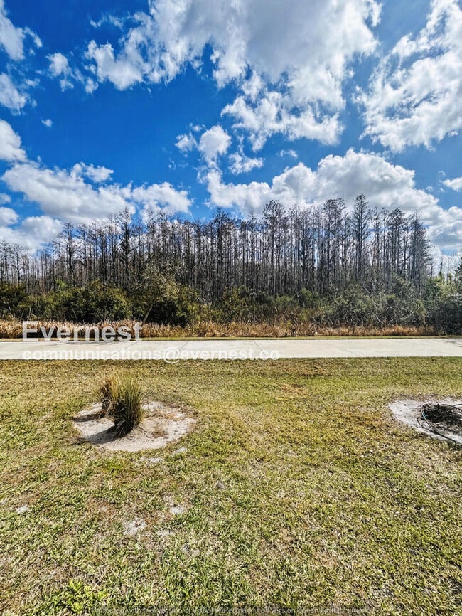 Building Photo - Limited Time Special Offer / 3 Bed, 2.5 Bath Townhome with Garage / Pet-Friendly / Vouchers Accep...