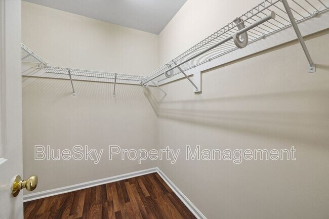 Building Photo - 1676 Royal Oak Ct