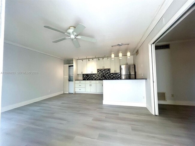 Building Photo - 645 Executive Center Dr