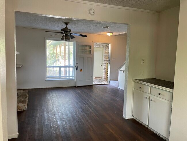 Building Photo - 1601 Taylor Gaines St