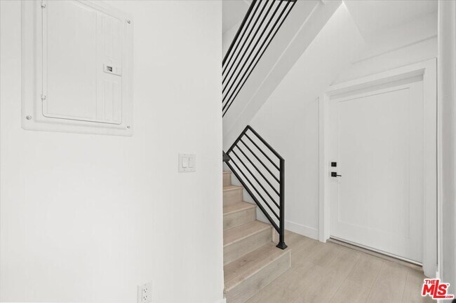 Building Photo - 4922 S Centinela Ave