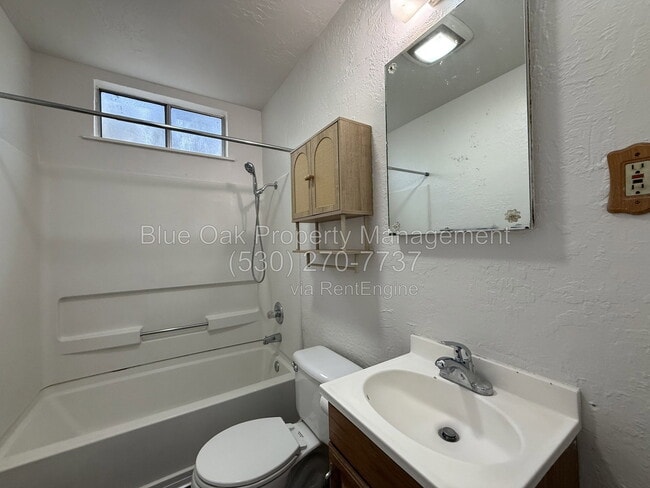 Building Photo - 1240 Chestnut St