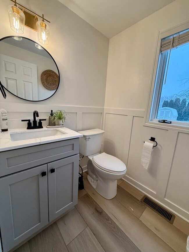 Building Photo - 41 Haskins Ln N